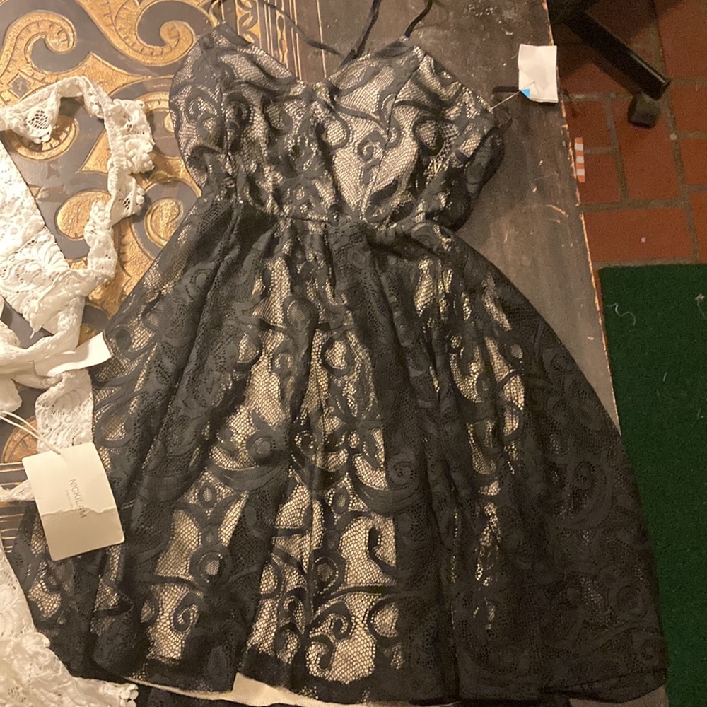 Small dresses - Picture 2 of 3